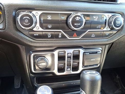 Used 2024 Jeep Wrangler Unlimited Sport AWD/4WD image 15