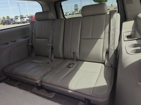 Used 2014 GMC Yukon XL SLT RWD image 9