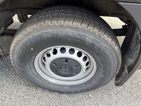 Used 2025 Mercedes-Benz Sprinter 2500 image 32