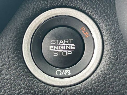 Used 2024 RAM 1500 Laramie AWD/4WD image 17