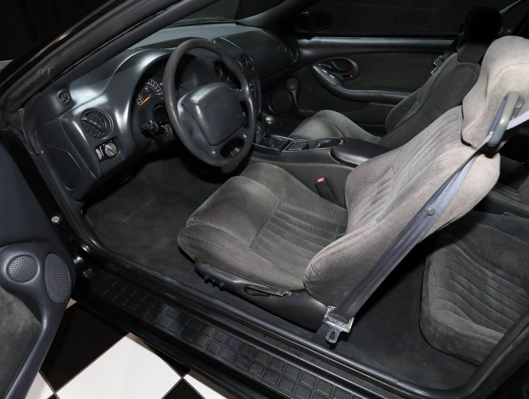 Used 1996 Pontiac Firebird Formula RWD image 3
