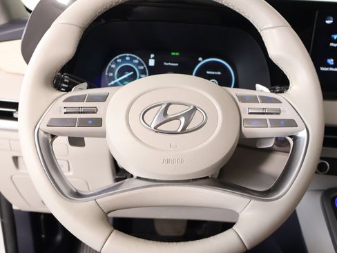 Used 2023 Hyundai Palisade Limited FWD image 3
