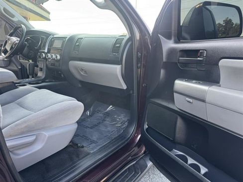Used 2018 Toyota Sequoia SR5 AWD/4WD image 10