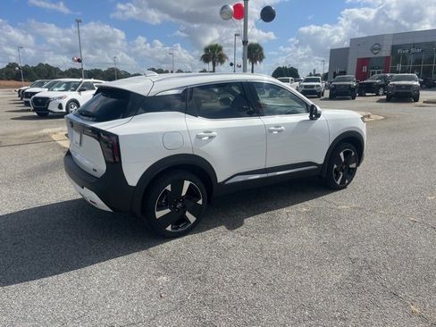 New 2025 Nissan Kicks SR image 12