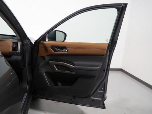 Used 2023 Nissan Pathfinder Platinum FWD image 65