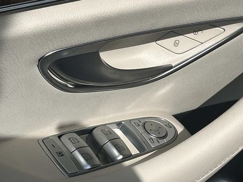Used 2023 Mercedes-Benz E 350 4MATIC Sedan image 27