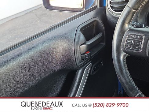 Used 2016 Jeep Wrangler Unlimited Sahara w/ Connectivity Group AWD/4WD image 21