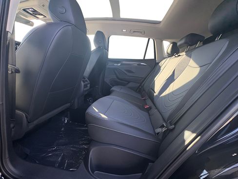 New 2025 Volkswagen Tiguan SE image 5