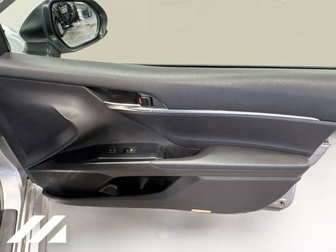 Used 2019 Toyota Camry LE FWD image 31