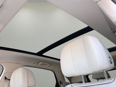 Used 2021 Bentley Bentayga Base image 30