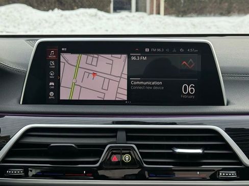 Used 2022 BMW 750i xDrive w/ Autobahn Package image 39