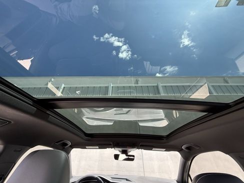 Certified 2024 Volkswagen Tiguan SE R-Line image 9