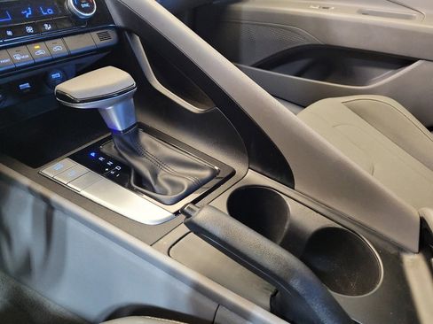 Used 2022 Hyundai Elantra SEL image 26