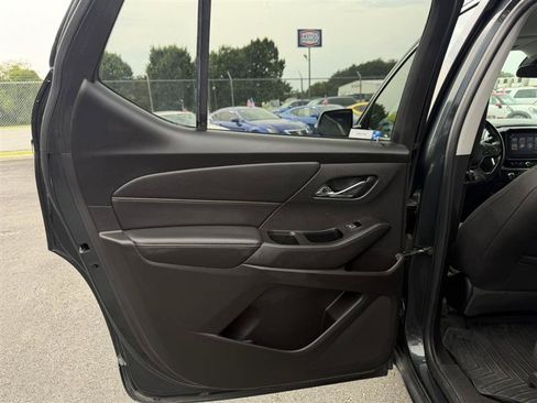 Used 2018 Chevrolet Traverse LT FWD image 32