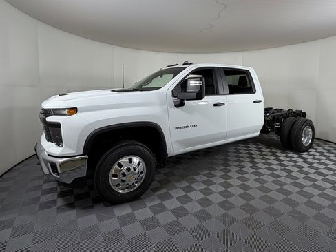 New 2026 Chevrolet Silverado 3500 W/T image 2