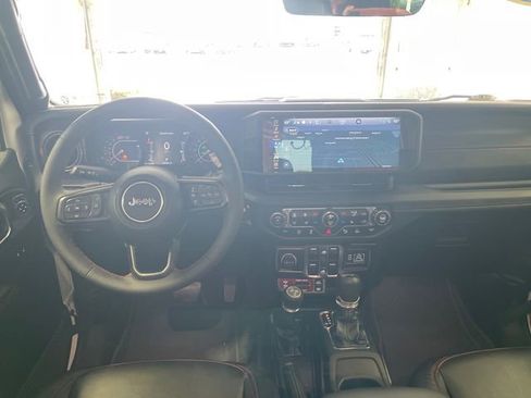 Used 2024 Jeep Wrangler Unlimited Rubicon AWD/4WD image 18