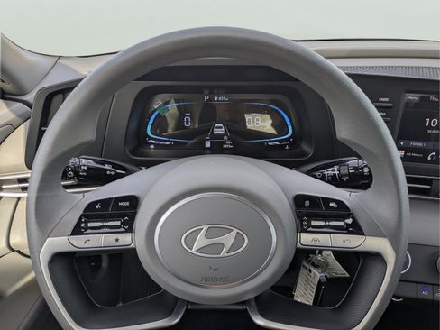 Certified 2025 Hyundai Elantra SE FWD image 44
