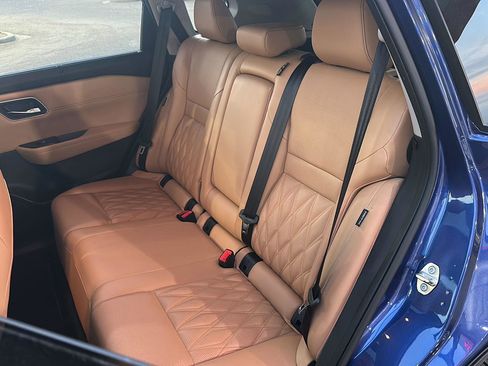 Used 2023 Nissan Rogue Platinum w/ Platinum Premium Package image 12