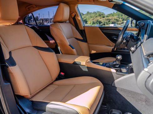 Used 2024 Lexus ES 300h w/ Premium Package FWD image 31