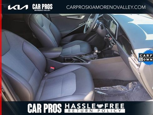 Certified 2025 Kia Niro EX image 16