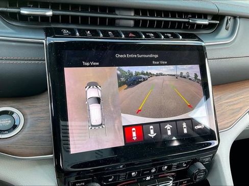 Used 2023 Jeep Grand Cherokee L Summit w/ Advanced Protech Group IV AWD/4WD image 11