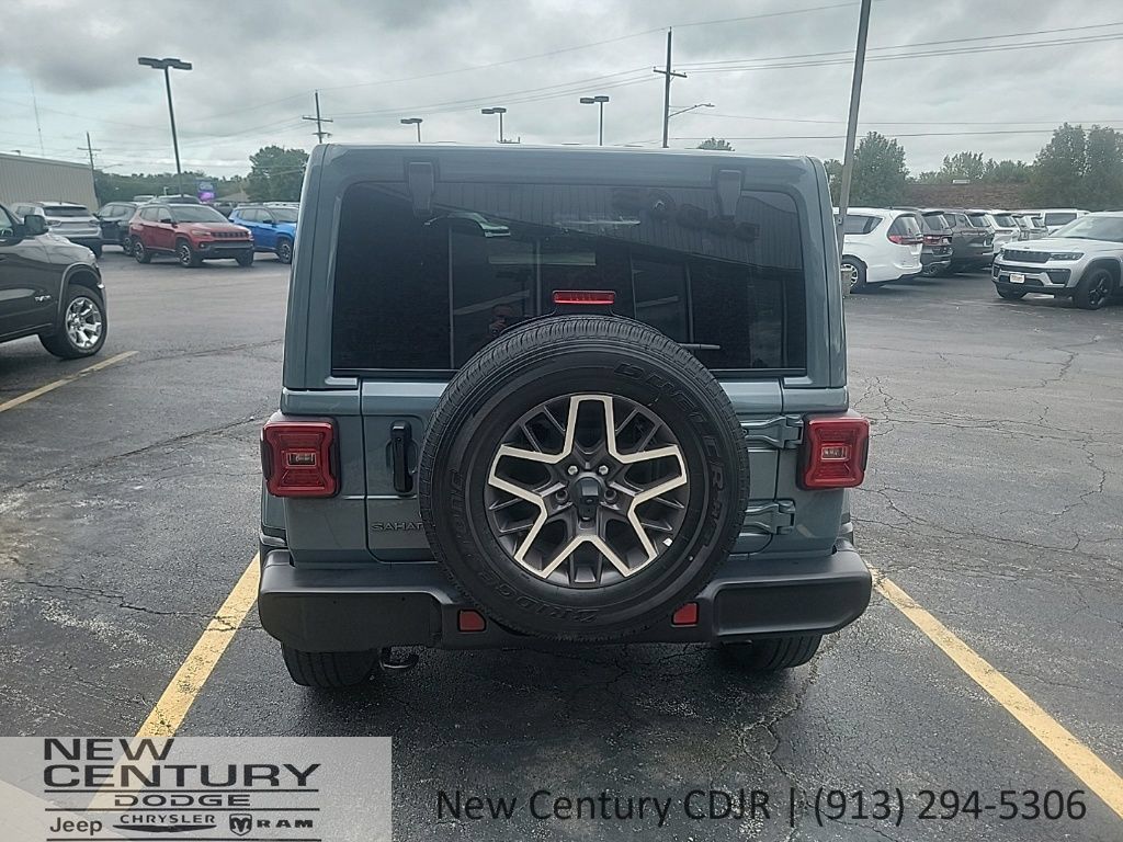 Used 2026 Jeep Wrangler Unlimited Sahara AWD/4WD image 4