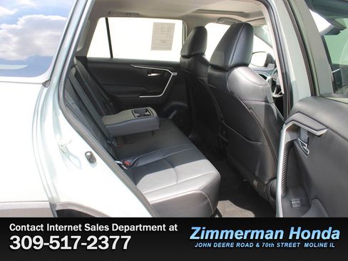 Used 2021 Toyota RAV4 XLE Premium AWD/4WD image 8