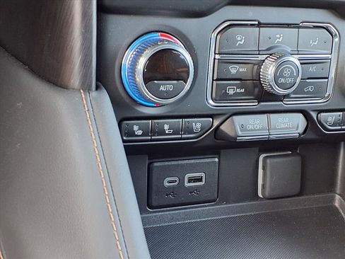Used 2024 GMC Yukon AT4 w/ AT4 Premium Plus Package AWD/4WD image 13