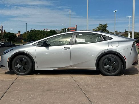 New 2027 Toyota Prius Plug-In Hybrid FWD image 7