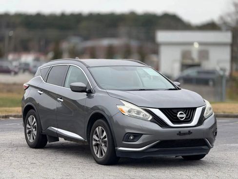 Used 2017 Nissan Murano SV image 1