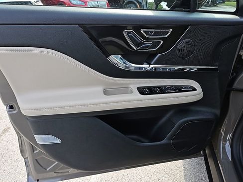 New 2025 Lincoln Corsair Reserve image 16