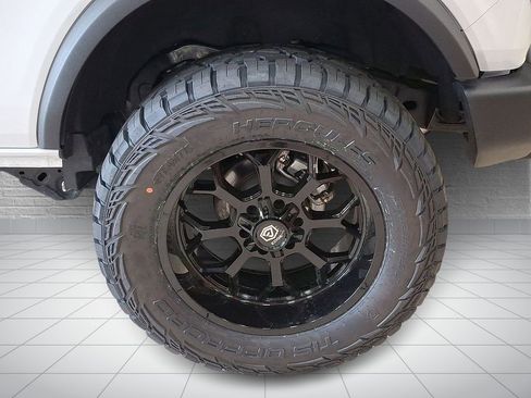 Used 2025 Ford Bronco 4-Door AWD/4WD image 6