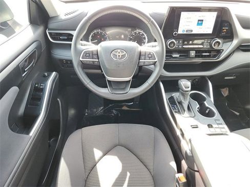 Used 2024 Toyota Highlander LE image 14