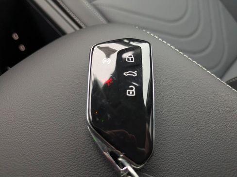 New 2026 Volkswagen Tiguan SE image 28