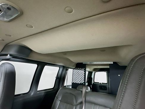 Used 2022 Chevrolet Express 2500 Extended image 20
