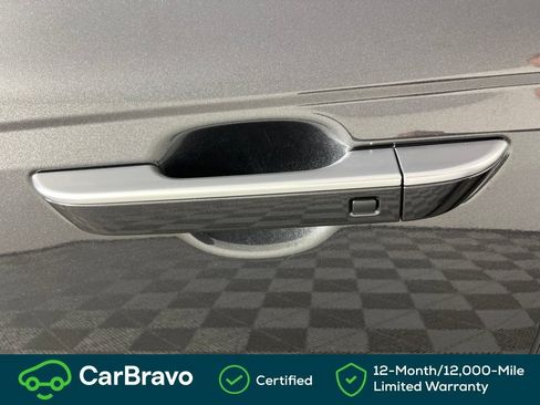Used 2025 Kia Carnival FWD image 5