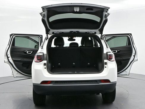 Used 2023 Jeep Compass Latitude AWD/4WD image 39