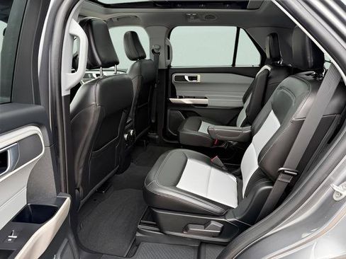Used 2022 Ford Explorer XLT w/ Equipment Group 202A AWD/4WD image 5