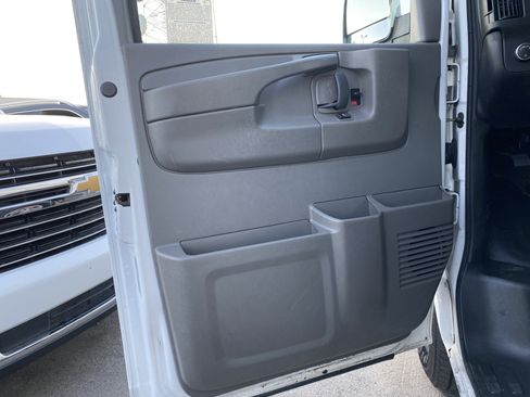 Used 2014 Chevrolet Express 2500 image 16