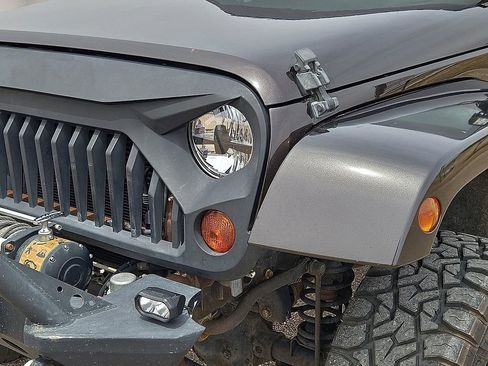Used 2013 Jeep Wrangler Sahara w/ Connectivity Group AWD/4WD image 10