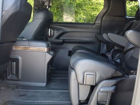 Used 2025 Toyota Sienna Platinum image 12