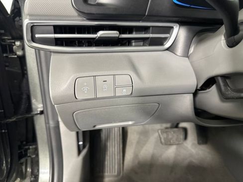 Used 2025 Hyundai Elantra SE w/ Cargo Package image 19