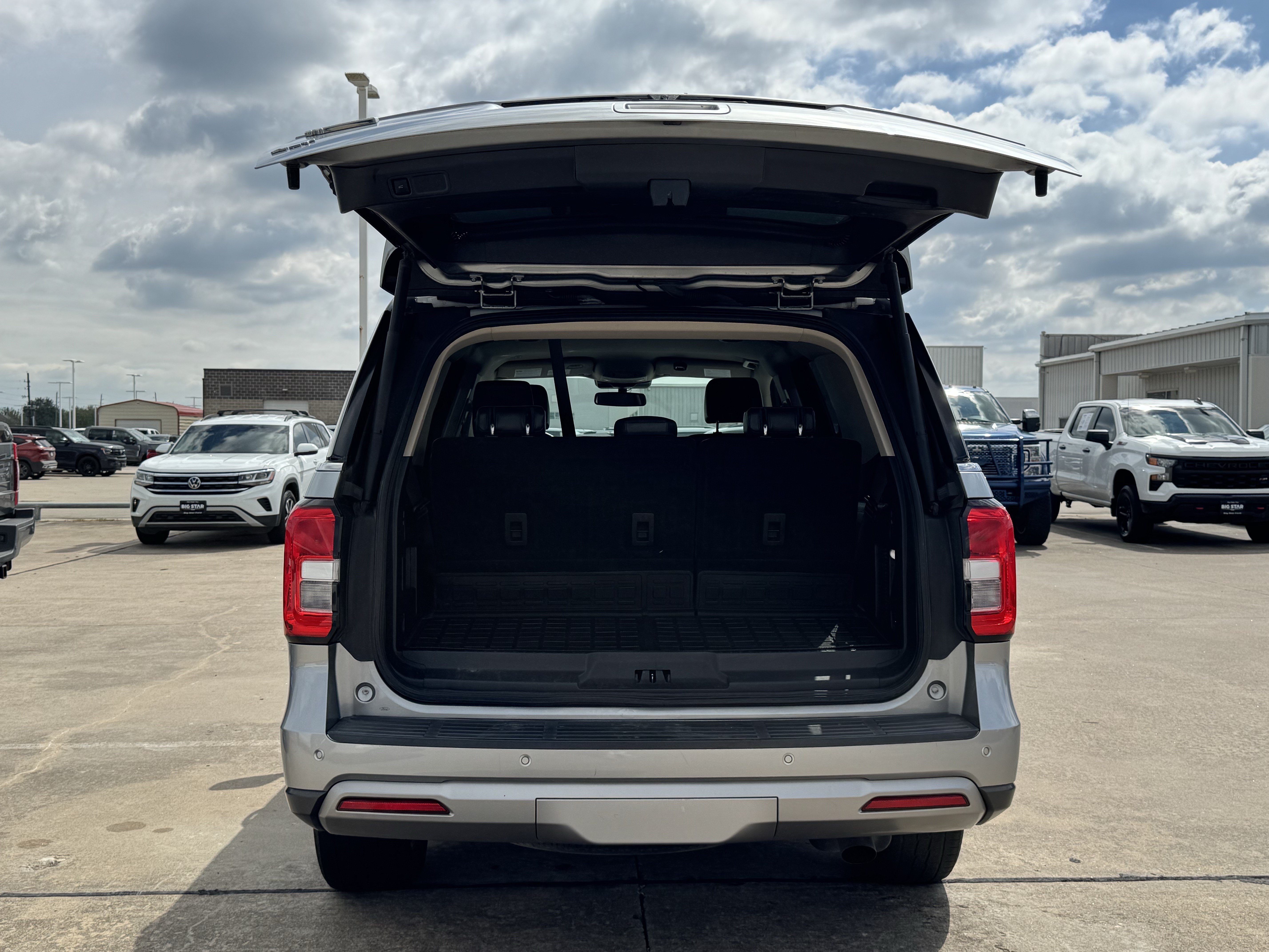 Used 2022 Ford Expedition XLT RWD image 33