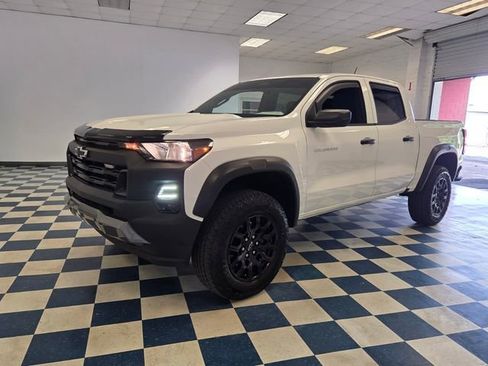 Used 2024 Chevrolet Colorado Trail Boss w/ Advanced Trailering Package AWD/4WD image 3