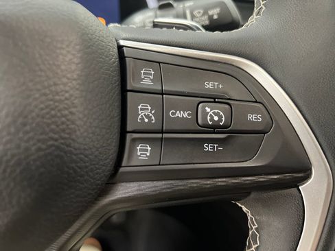 Used 2024 Jeep Grand Cherokee Laredo RWD image 49