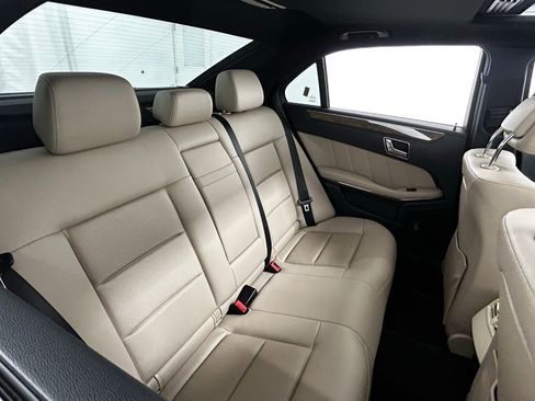 Used 2010 Mercedes-Benz E 350 4MATIC Sedan image 42