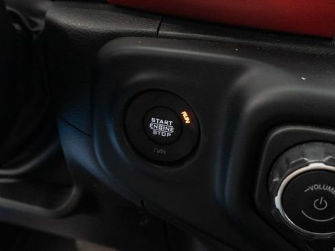 Used 2022 Jeep Gladiator Rubicon w/ Cold Weather Group AWD/4WD image 9