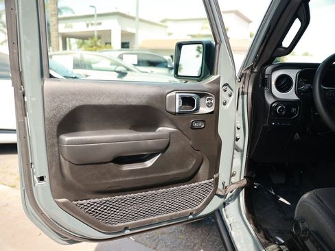 Used 2025 Jeep Wrangler Willys 4xe image 17