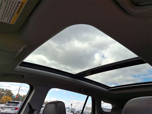 Used 2022 GMC Terrain SLT w/ Infotainment Package II image 13