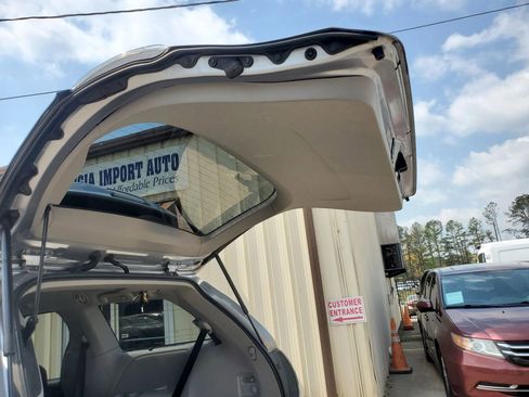 Used 2017 Toyota Sienna SE w/ SE Preferred Package image 79